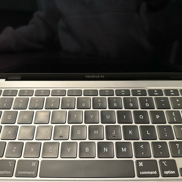 MacBook Air 13 inch Like New - Picture 3 of 14